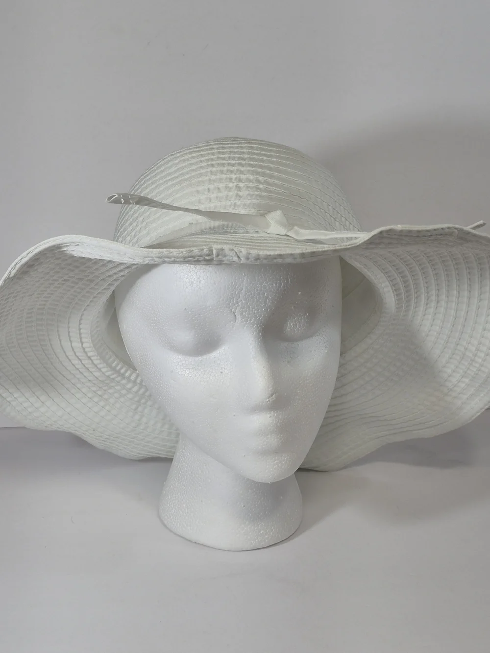 Elegant Wide-Brim Sun Hat in White